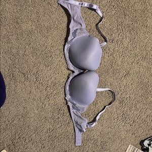 Elegant Lace Trimmed Bra in Light Gray